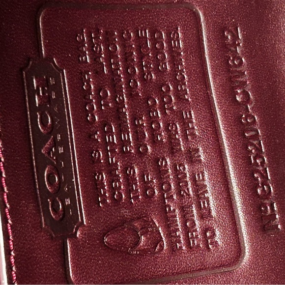 Coach Hamptons Hobo Bag Re-Edition 2005 Black Currant Gold Clasp - Picture 11 of 12